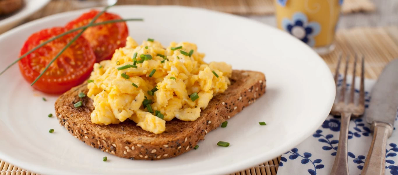 Δες πως μπορείς να φτιάξεις scrambled eggs στη μηχανή του cappucino (βίντεο)